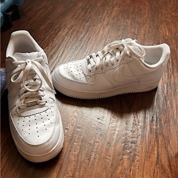 Air Force 1 size 10.5US men - Picture 2 of 3